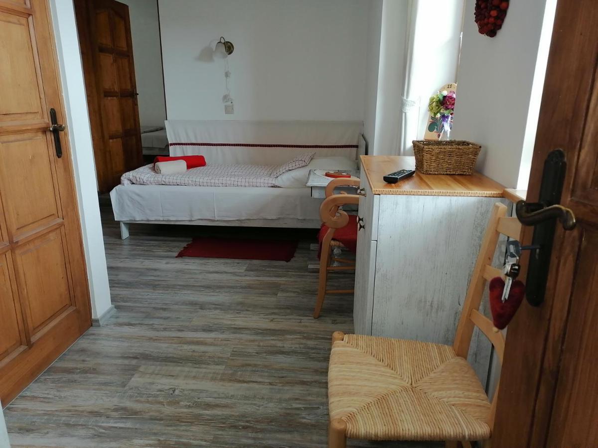 Mives Vendeghaz Hotel Pogany Luaran gambar