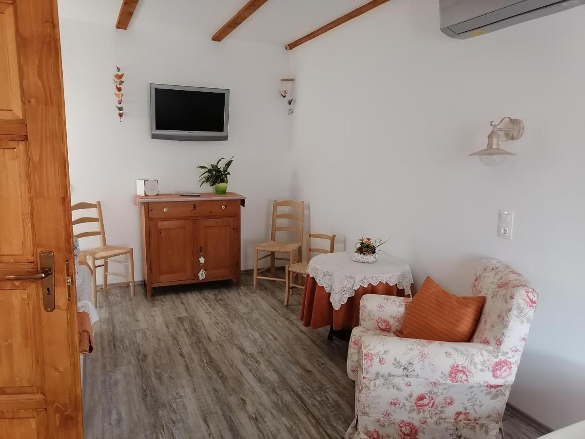 Mives Vendeghaz Hotel Pogany Luaran gambar