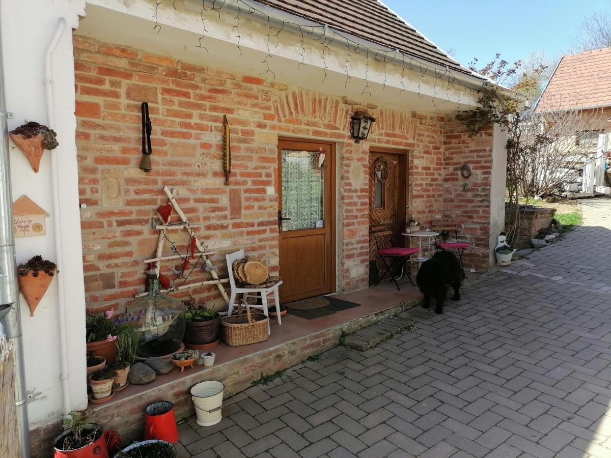 Mives Vendeghaz Hotel Pogany Luaran gambar