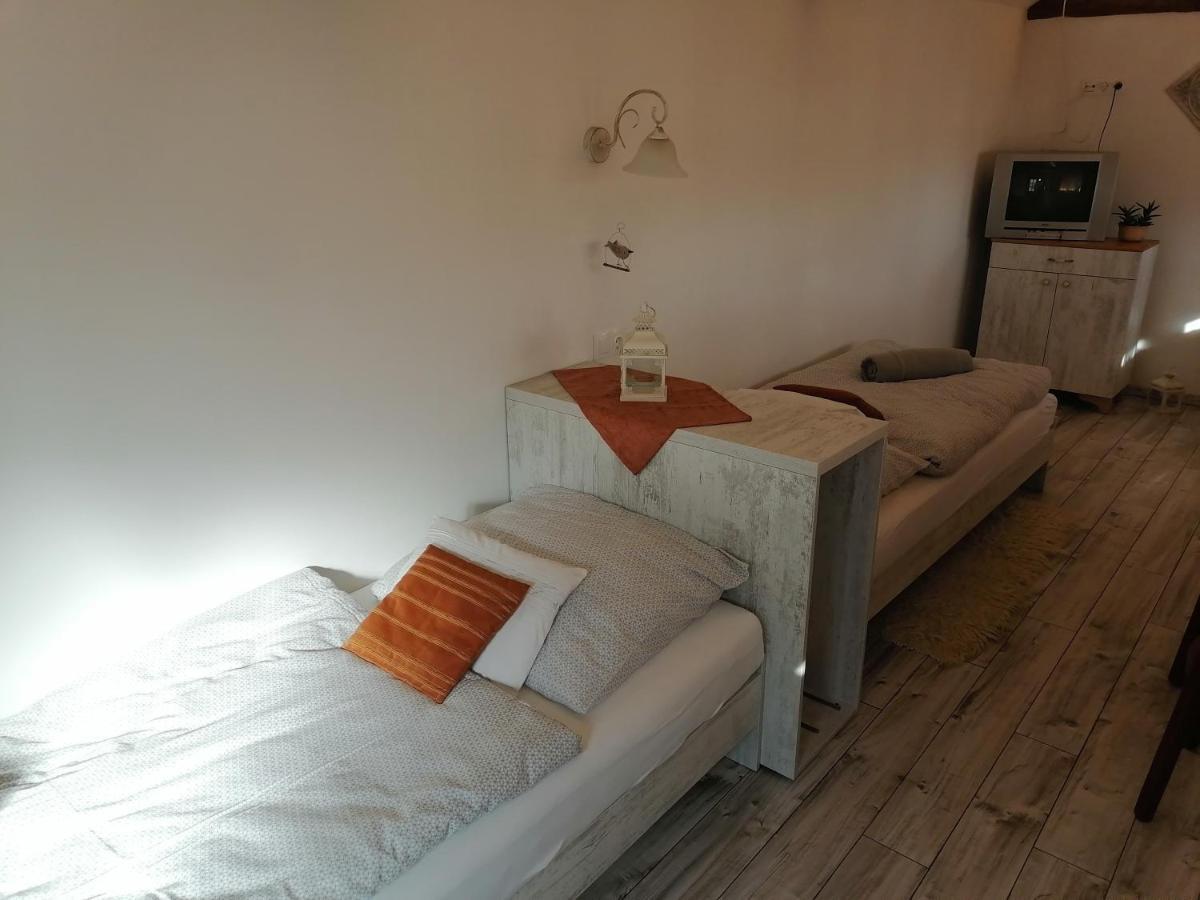 Mives Vendeghaz Hotel Pogany Luaran gambar